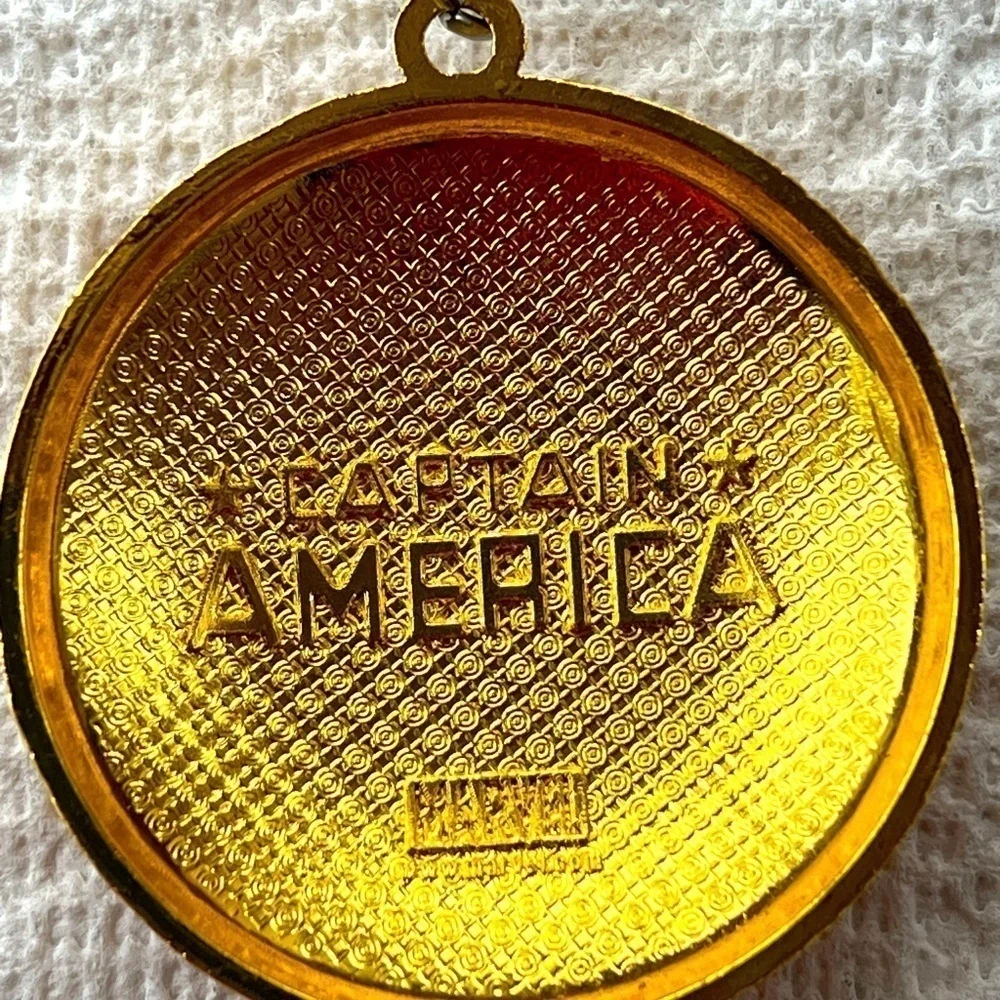 MARVEL Captain America shield keychain